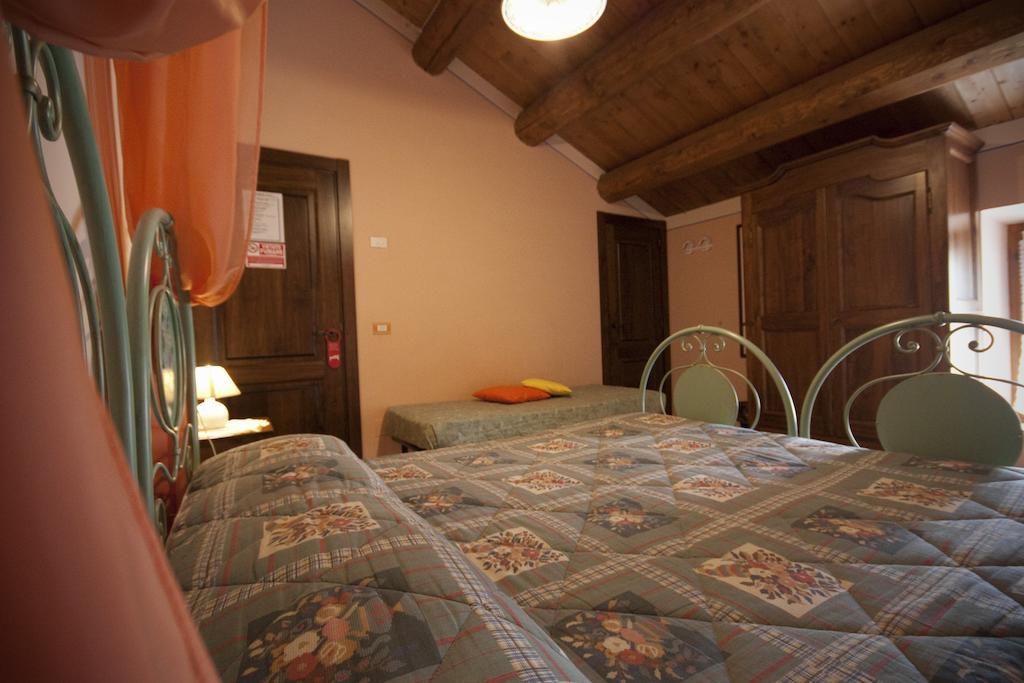 Agriturismo Vecchio Gelso Ortezzano Habitación foto